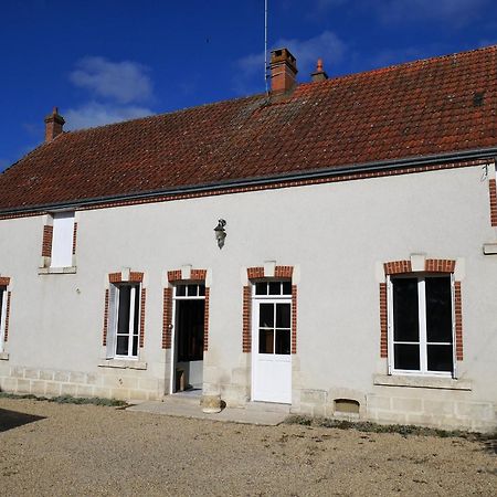 Gite Champetre A Mareau-Aux-Pres: Terrasse, Jardin, Et Confort Pour 6 Personnes - Fr-1-590-140 Exterior foto