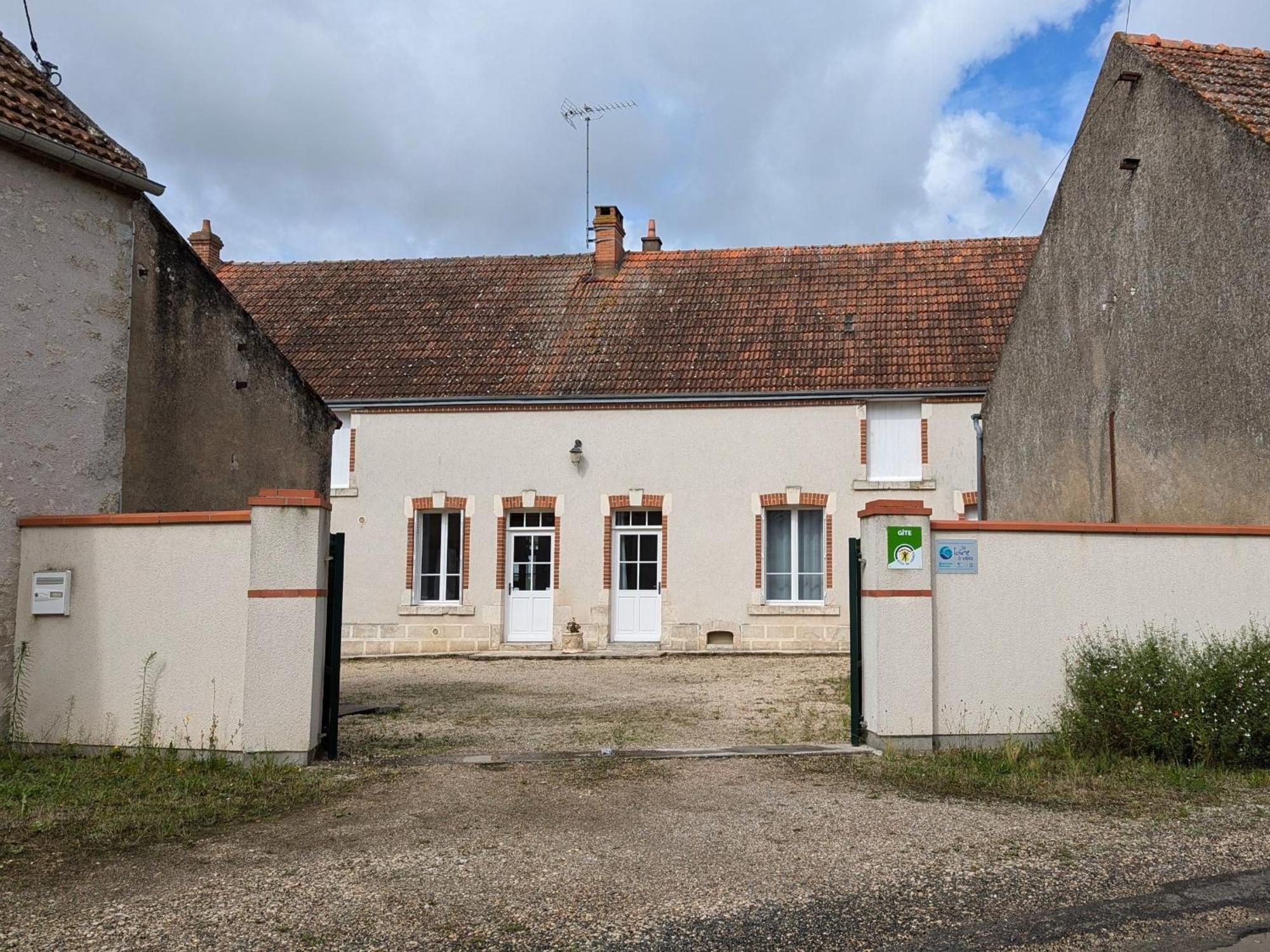 Gite Champetre A Mareau-Aux-Pres: Terrasse, Jardin, Et Confort Pour 6 Personnes - Fr-1-590-140 Exterior foto